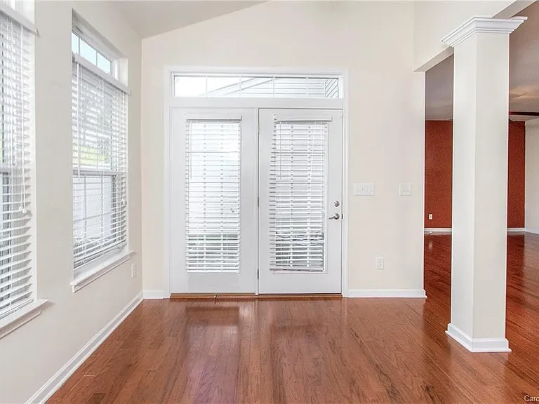 9722 Springholm Dr — Photo 15