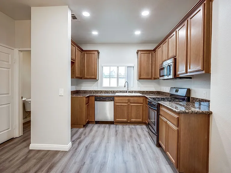 811 N Turner Ave #7 — Photo 4