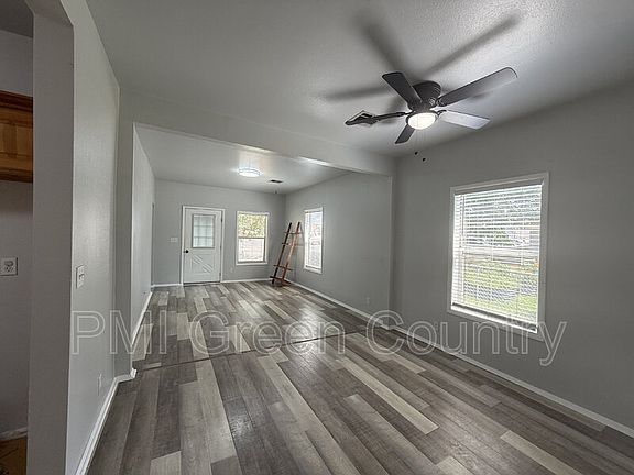 4th image of 212 W Pecan St
