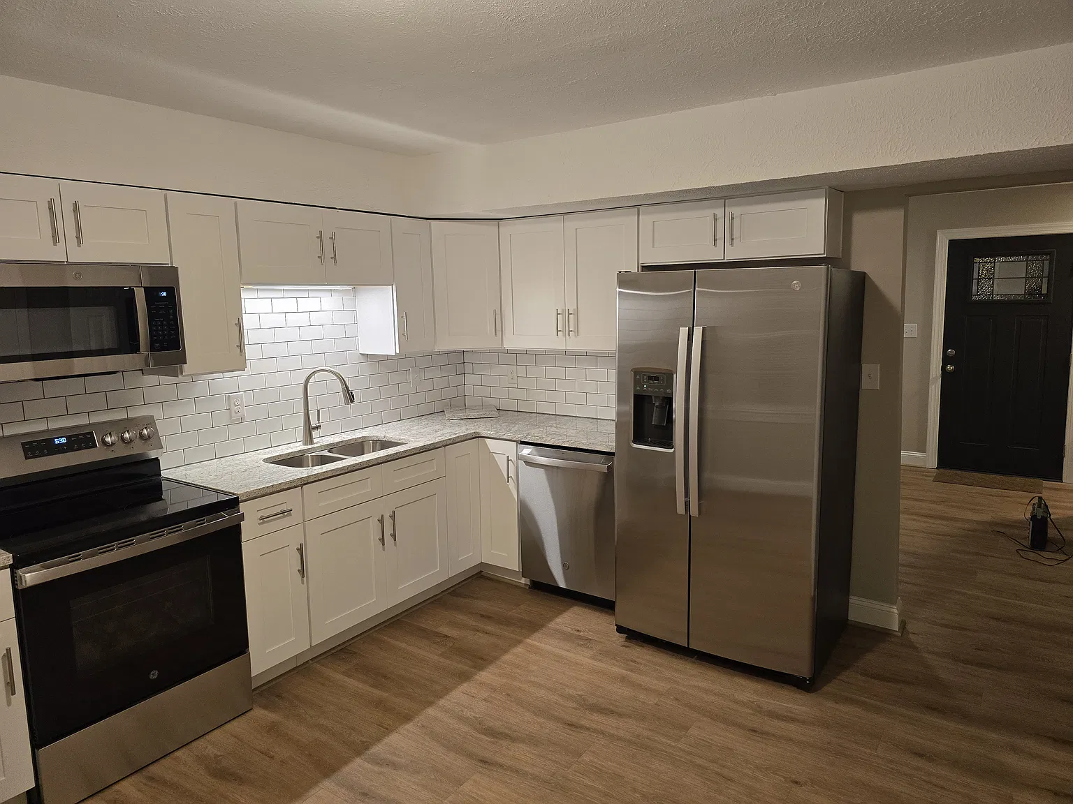2 bed, 864 sqft, $1,200 — Photo 1