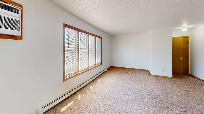 300 1st St NE #1 — Photo 3