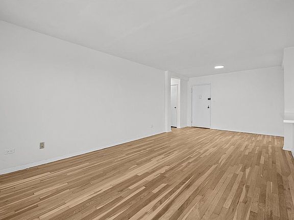 5th image of 5425 Valles Ave APT 3C
