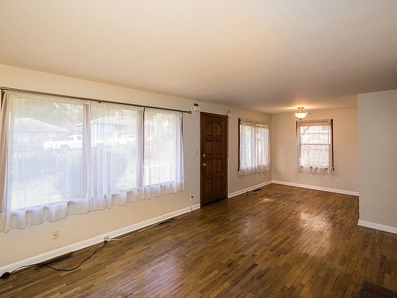 Light-filled Living & Dining Room