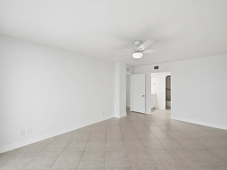 800 SE 20th Ave #901 — Photo 19