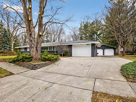 3rd image of 4914 Campau Dr