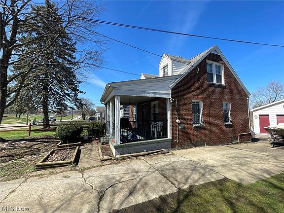 2nd image of 414 E Laclede Ave