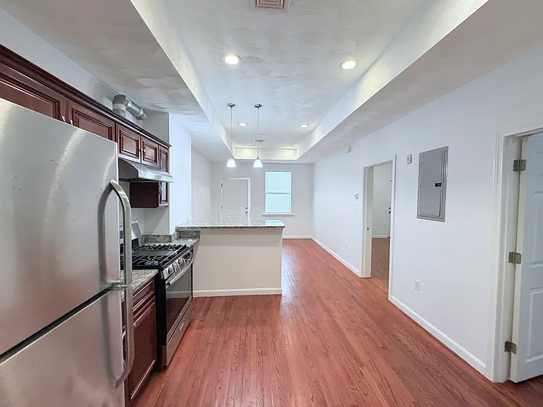 35 Cherry St — Photo 10