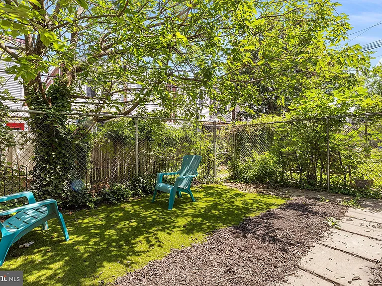 4947 Catharine St — Photo 24