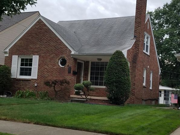 411 Kingsbury Ave