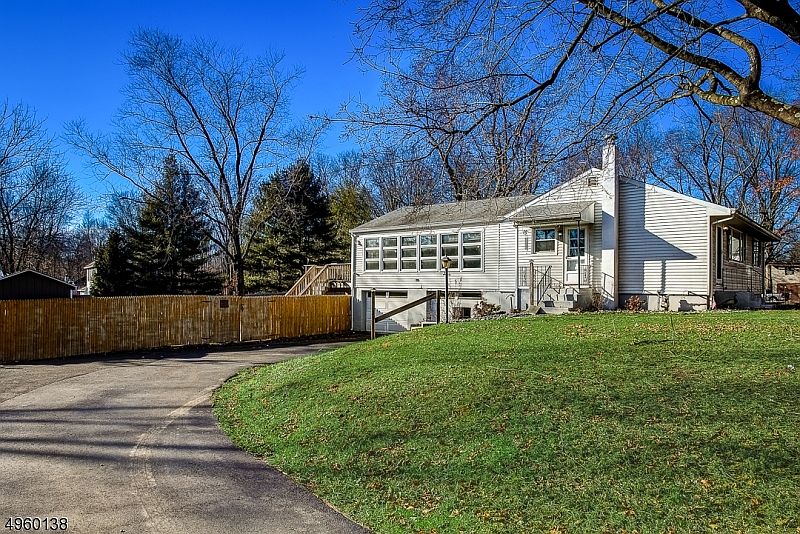 1st image of 116 Lilac Dr