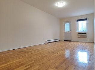 23-38 37th St #1R, Astoria, NY 11105