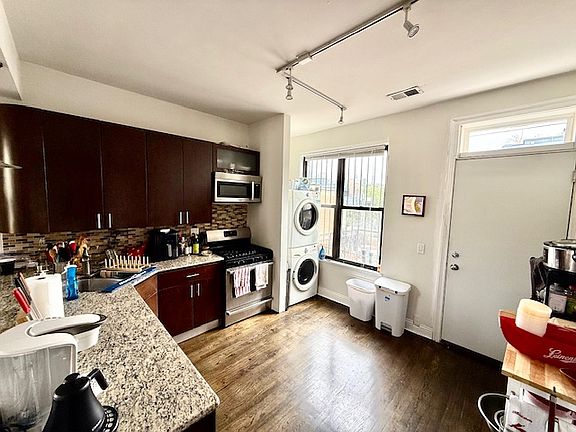 5th image of 651 W Armitage Ave #1