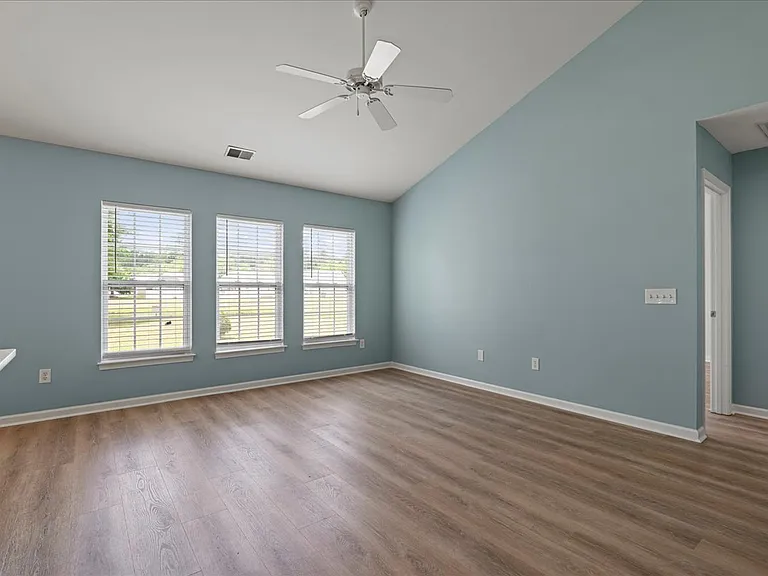 12 Torrey Ln — Photo 2