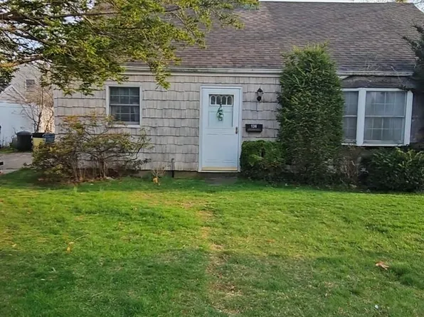 136 Primrose Avenue, Massapequa Park, NY 11762