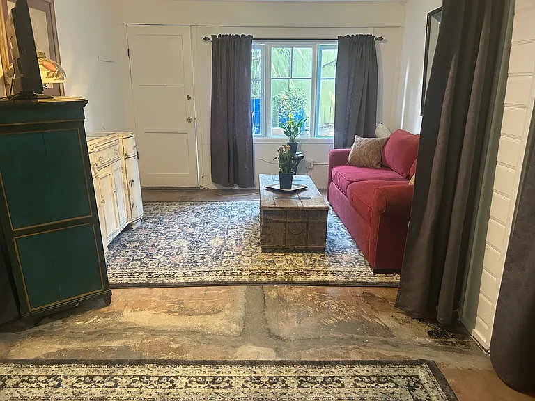 A curtain can divide the space