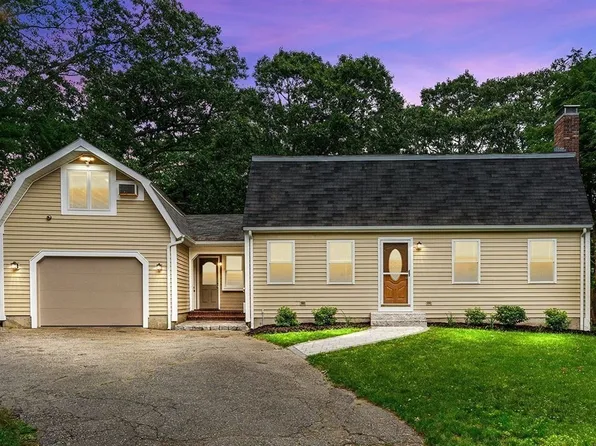 26 Joyce Ln, Bellingham, MA 02019