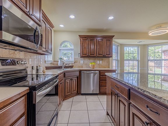4th image of 1614 W Austin Pl