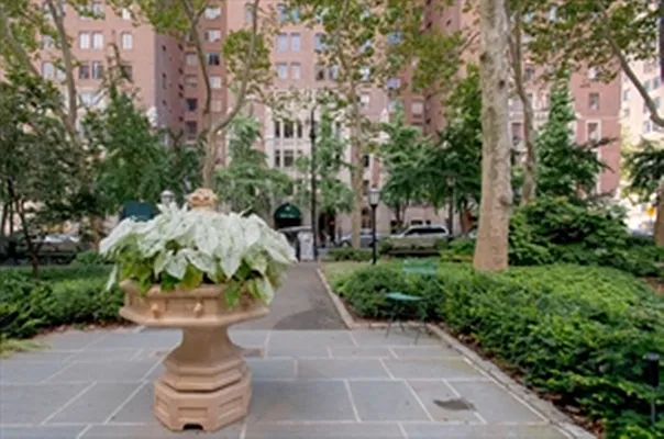 Rented by Corcoran | media 18