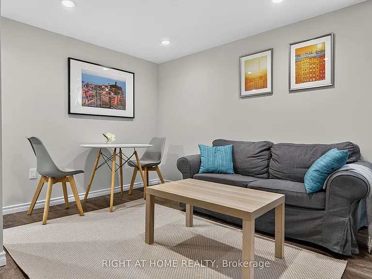 1599 Sandgate Cres #LOWER — Photo 10