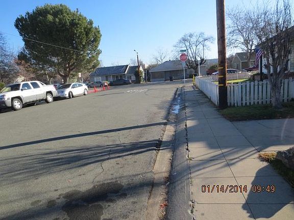 5th image of 404 Stanford Ave