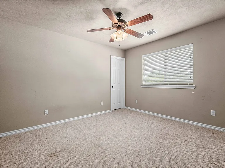 4101 Hunter Creek Dr — Photo 17