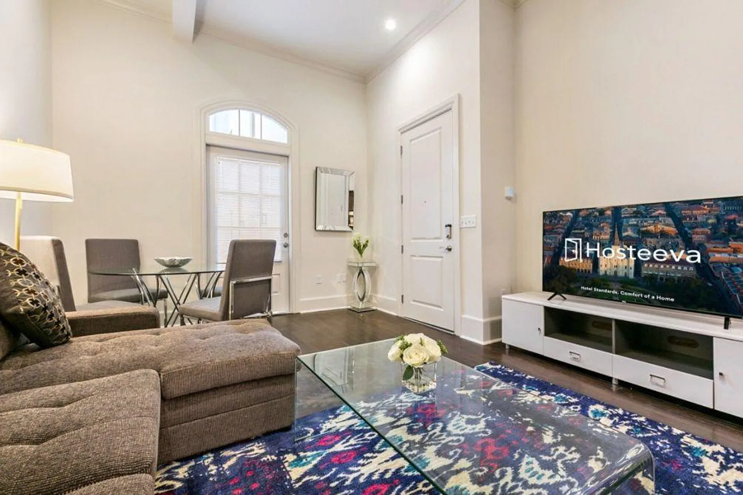 1 bed, 1.0 bath, 699 sqft, $4,001 — Photo 2