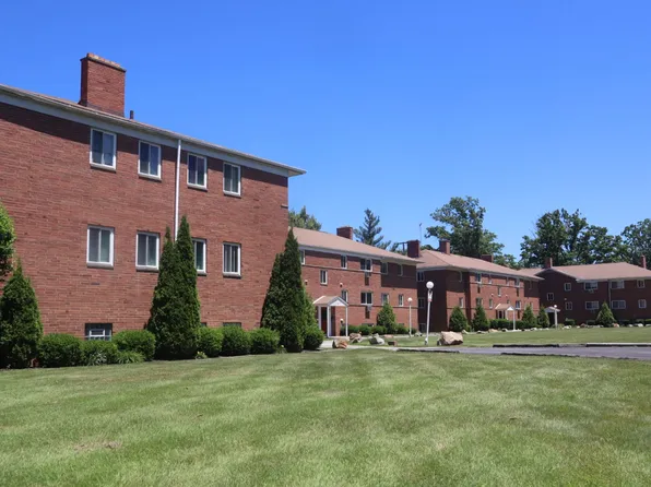 Briardale Commons, 681 Babbitt Rd #C202, Euclid, OH 44123