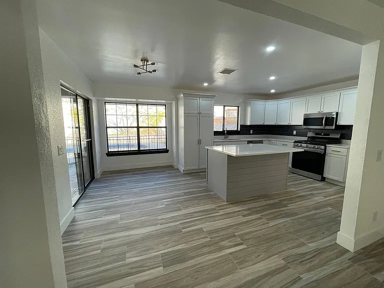 6729 Villa Hermosa Dr — Photo 4