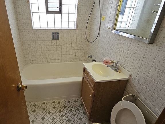 5th image of 5050 N Oconto Ave