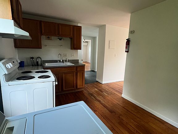 4th image of 234 River Dr #2