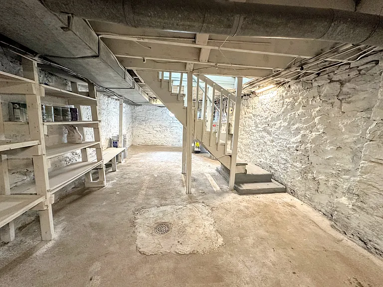 207 Mary St — Photo 25