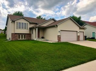 6119 Hillsboro Dr NW, Rochester, MN 55901