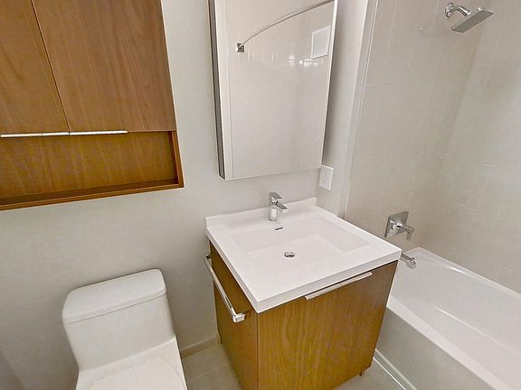 4th image of 37 Hudson St #1506