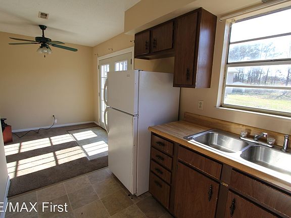 4th image of 2303 Pinewood Dr