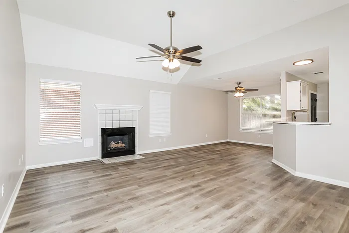 3 bed, 2.0 bath, 1602 sqft, $1,638 — Photo 4