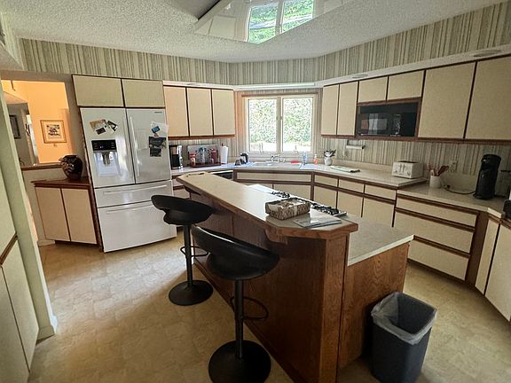 2nd image of 1052 Rocky Bayou Dr