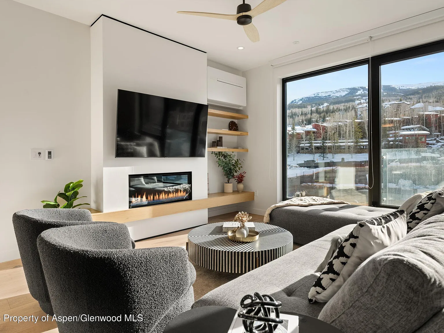 2 bed, 1012 sqft, $30,000 — Photo 1