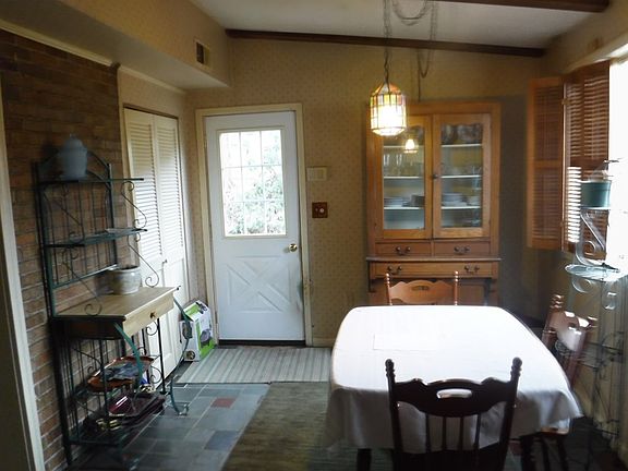 5th image of 206 Beatty Pl