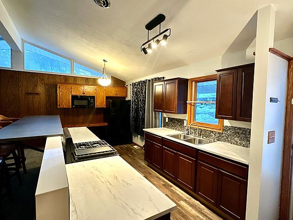 3rd image of 1562 Circle Ln