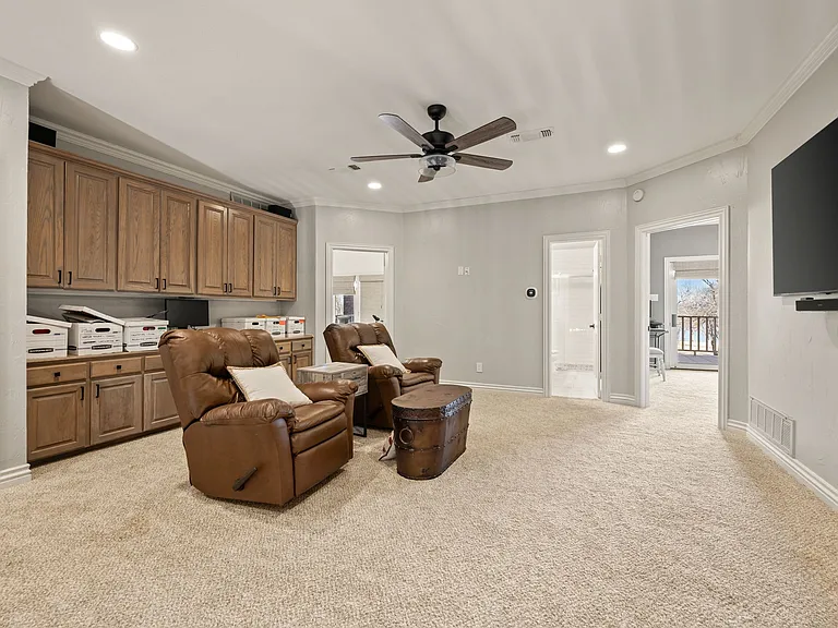 208 Highpoint Cir — Photo 19