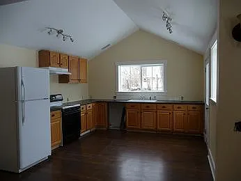 3 bed, 1069 sqft, $3,100 — Photo 2