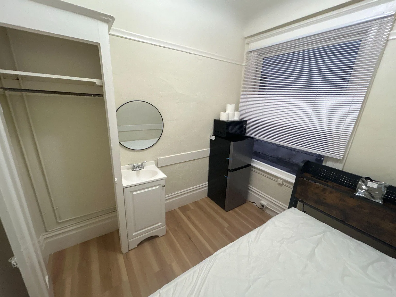 4 bed, 4.0 bath, 6000 sqft, $1,161 — Photo 1
