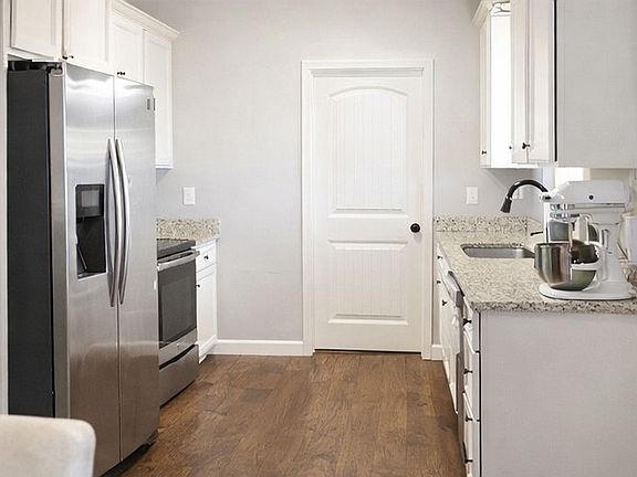 5th image of 809 Hooper Rd