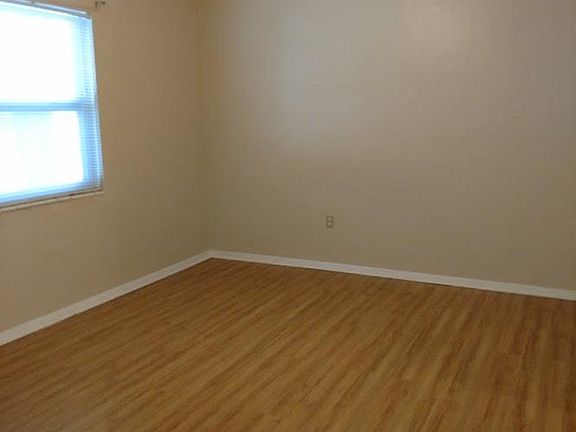 3rd image of 522 Gillespie Ave