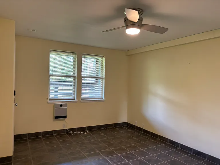 104 Lakeside Dr — Photo 5