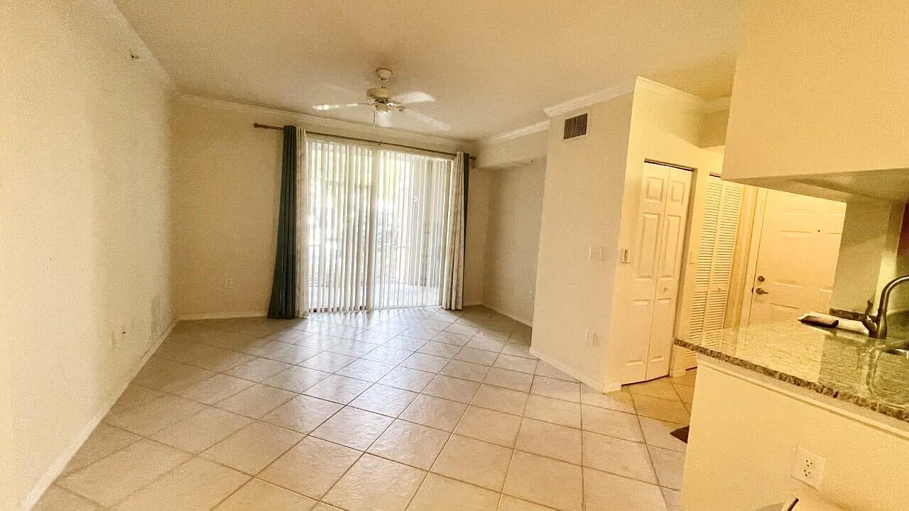 2 bed, 2.0 bath, 1058 sqft, $2,200 — Photo 4