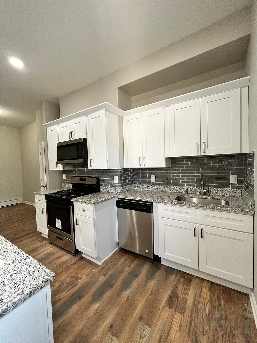 Building Photo - 116 Van Horne St #2