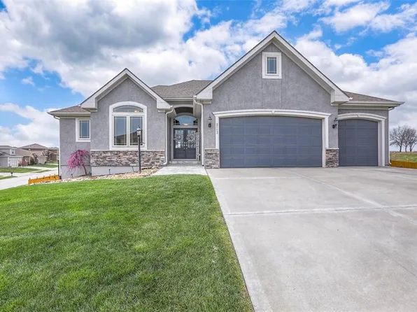2113 Victory Ln, Kearney, MO 64060