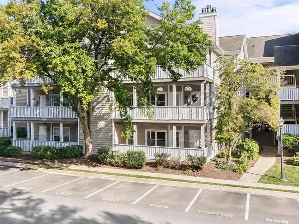 14317 Climbing Rose Way APT 104, Centreville, VA 20121