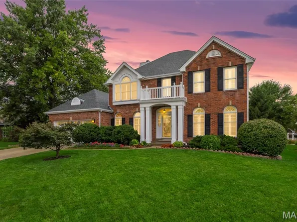 2700 Sunny Meadows Dr, Saint Charles, MO 63303